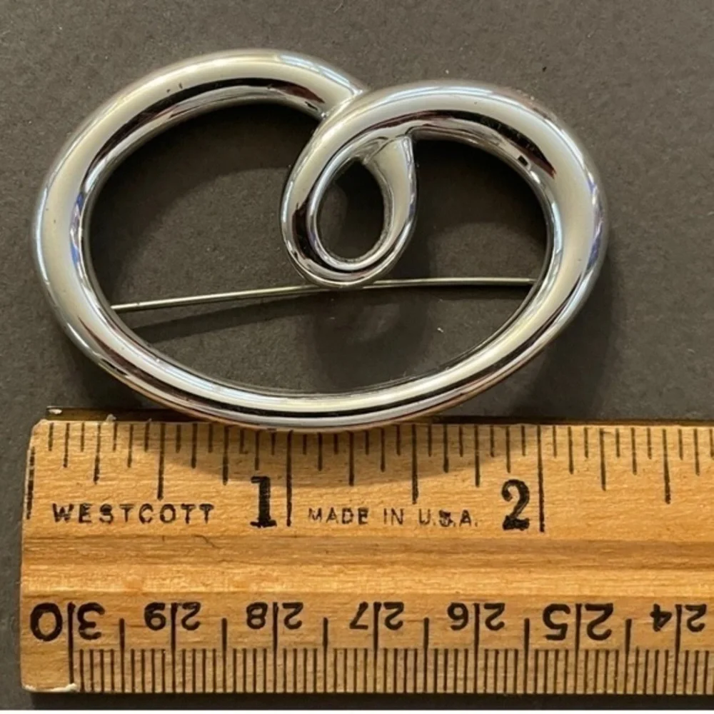 SILVERTONE MONET SIGNED MODERNIST RETRO MCM SWIRL HEART PIN